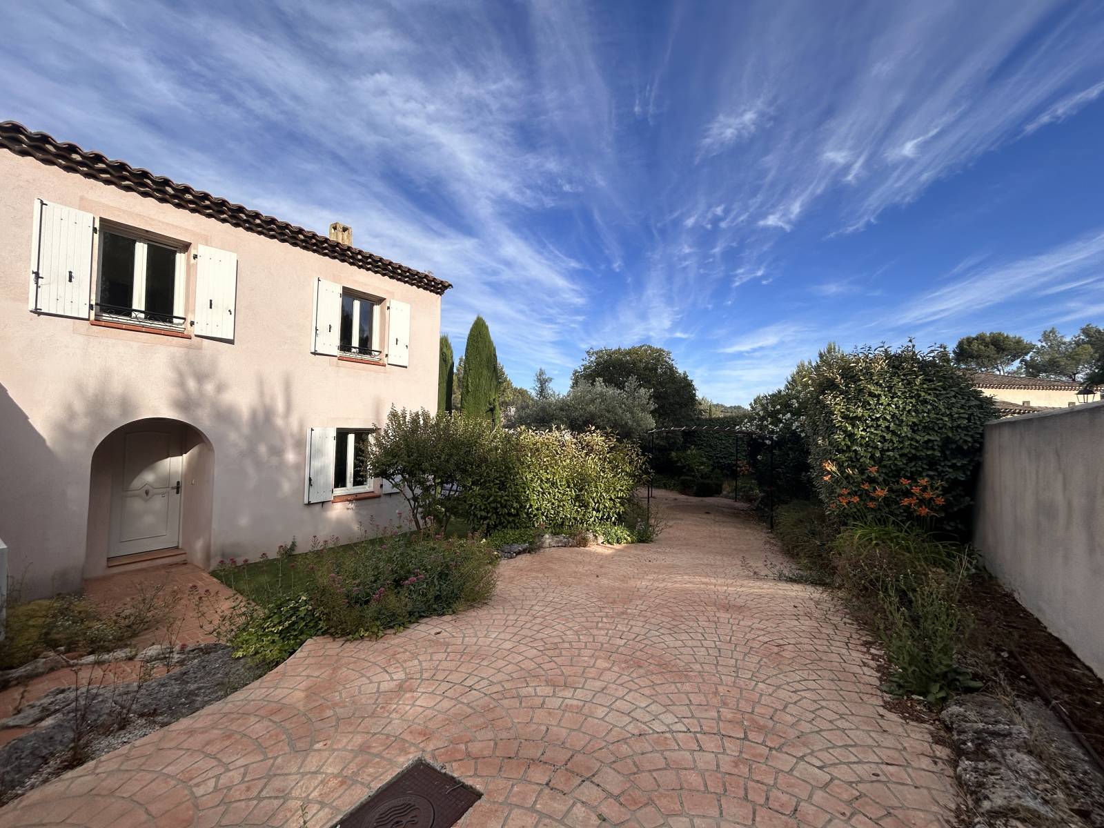 Yan spehner  agent immobilier jason smith realty exp France provence golf de pont royal calme vue féérique piscine Mallemort location vacances