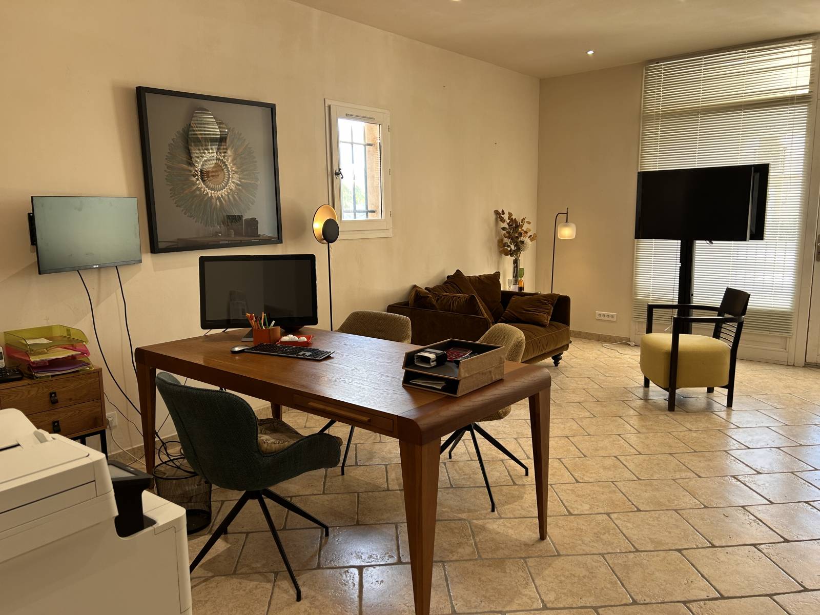 Local commercial location golf pont royal exp France jason smith realty immobilier john cheetham