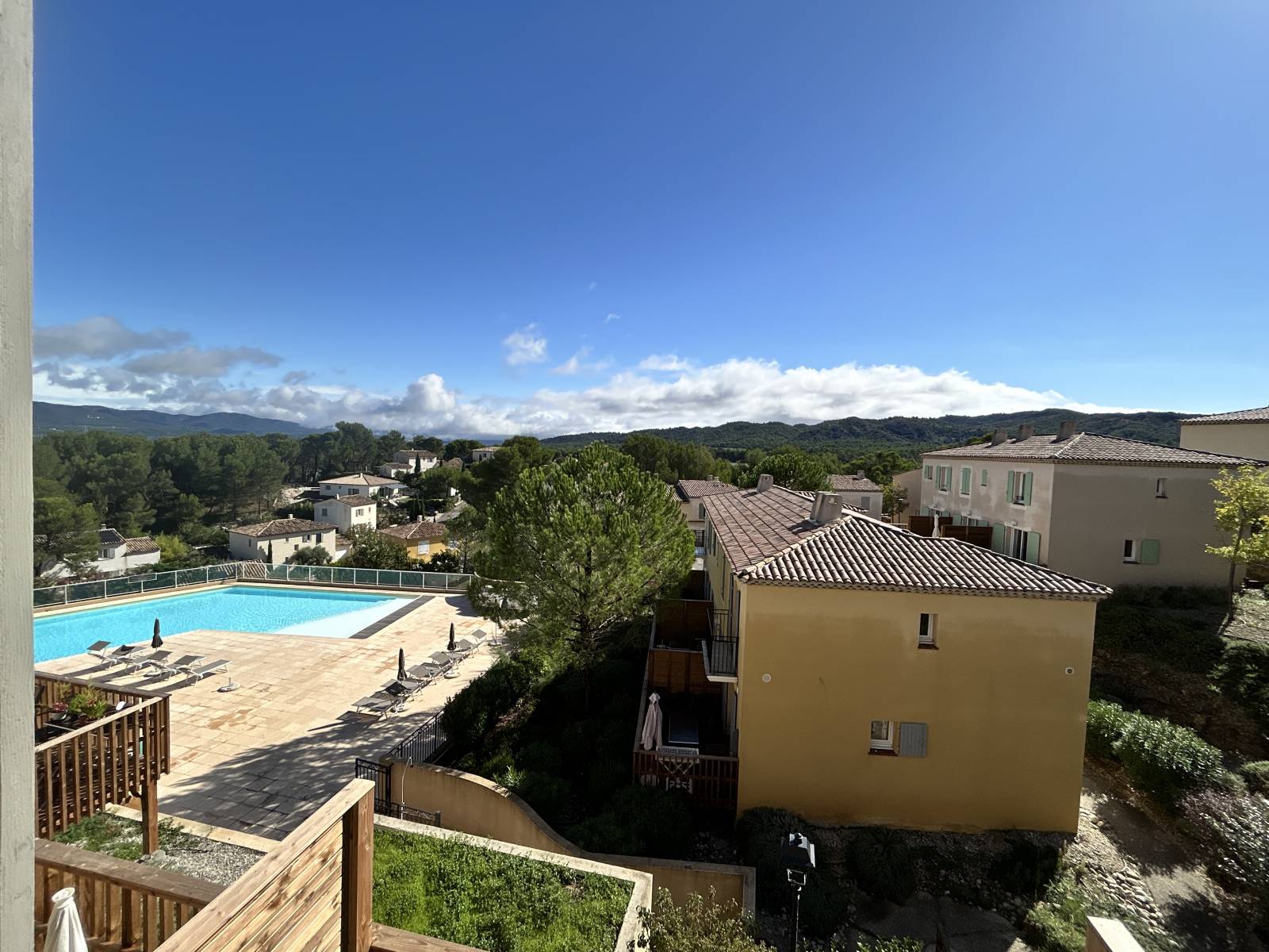 Exclusivité Maison T3 duplex, terrasse et piscine, parking privatif GOLF de PONT ROYAL  