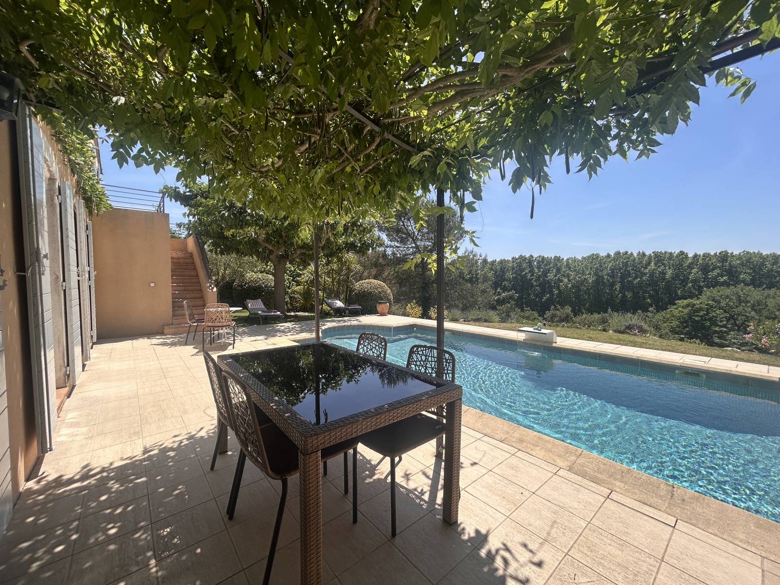 Yan spehner  agent immobilier jason smith realty exp France provence golf de pont royal calme vue féérique piscine Mallemort location vacances