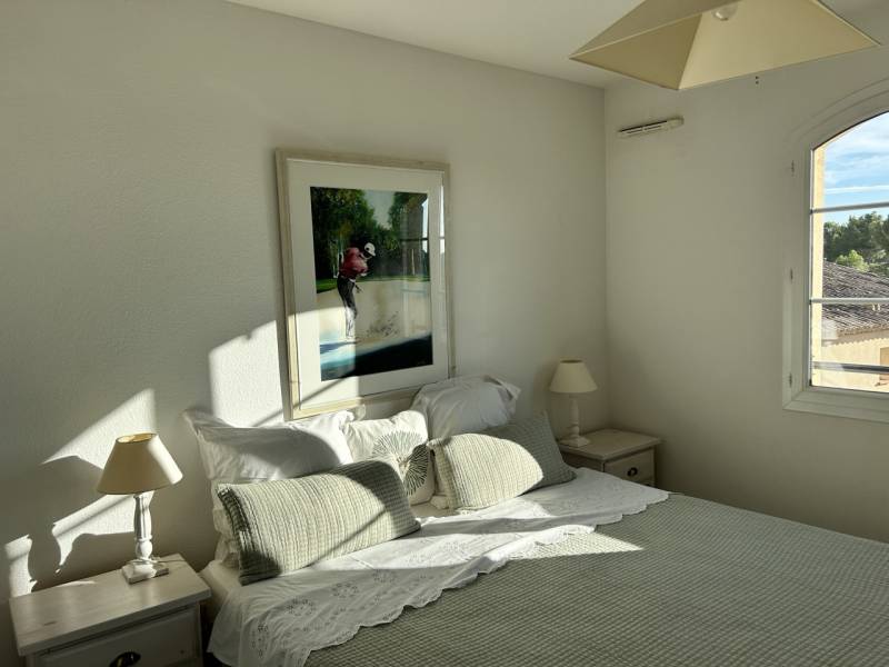 T3 Appartement vue imprenable, terrasse, piscine, double parking privatif GOLF de PONT ROYAL  