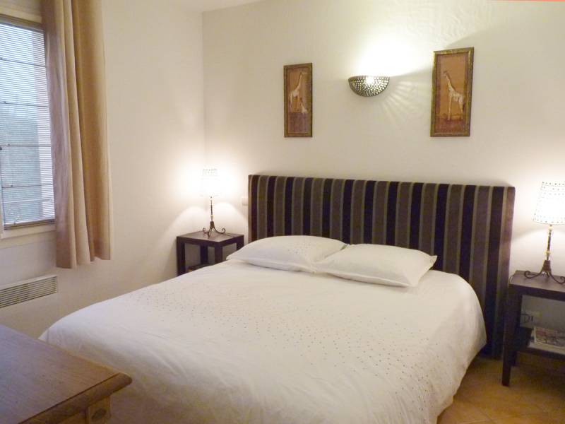 Exclusivité   Maison T4, jardin, garage, parking et piscine privative Pont Royal Domaine du Golf 