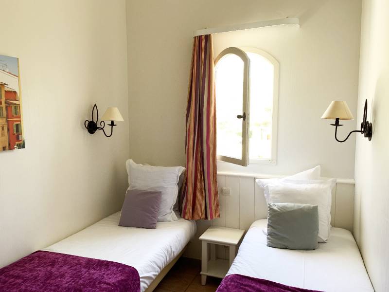 Bastidon, 3 chambres, à vendre, jardin Domaine du Golf de Pont Royal par jason Smith realty