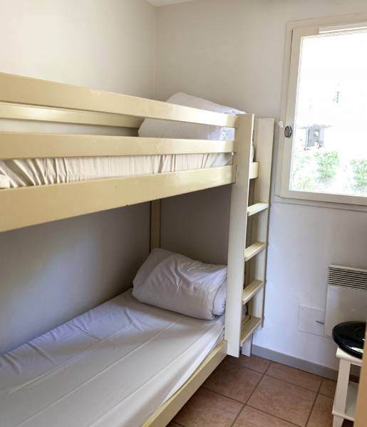 Bastidon, 3 chambres, à vendre, jardin Domaine du Golf de Pont Royal par Jason Smith Relaty