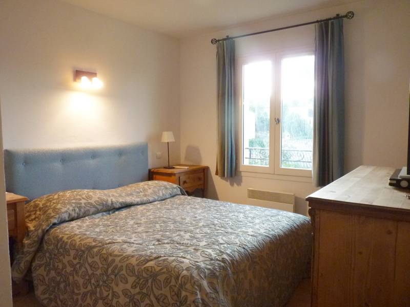 Exclusivité   Maison T4, jardin, garage, parking et piscine privative Pont Royal Domaine du Golf 