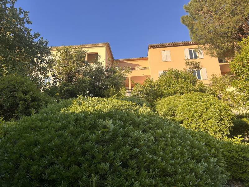 Mallemort golf pont royal  jason smith luxe vacances calme  yan spehner jason smith realty exp immobilier France provence 