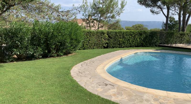 piscine Villa sur golf à vendre, 4 chambres, piscine et garage au coeur du prestigieux golf de pont royal