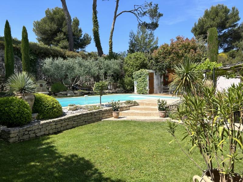 Maison intimiste et très ensoleillée, jouxtant le parcours du