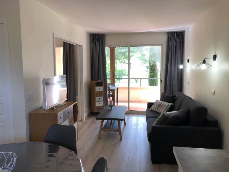 T2 vue golf de pont royal , terrasse, parking , piscine PONT ROYAL en Provence  