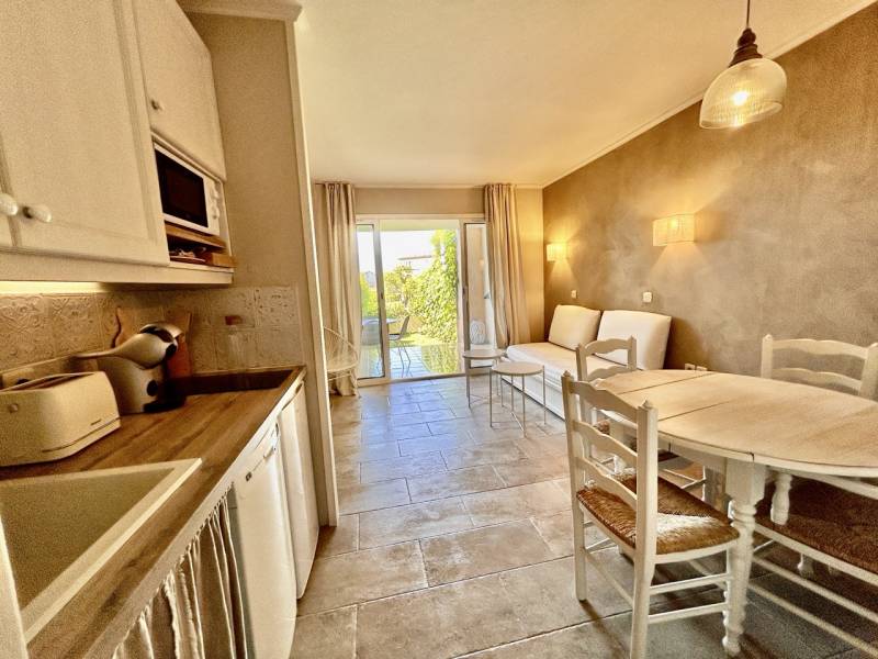 immobilier appartement vue lac golf pont royal yan spehner exp france jason smith realty