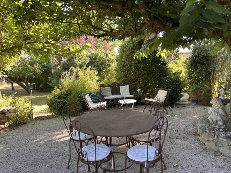 Exclusivité élégante propriété  au calme au milieu d'un parc VERNEGUES  