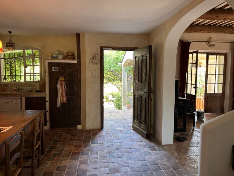 Exclusivité élégante propriété  au calme au milieu d'un parc VERNEGUES  