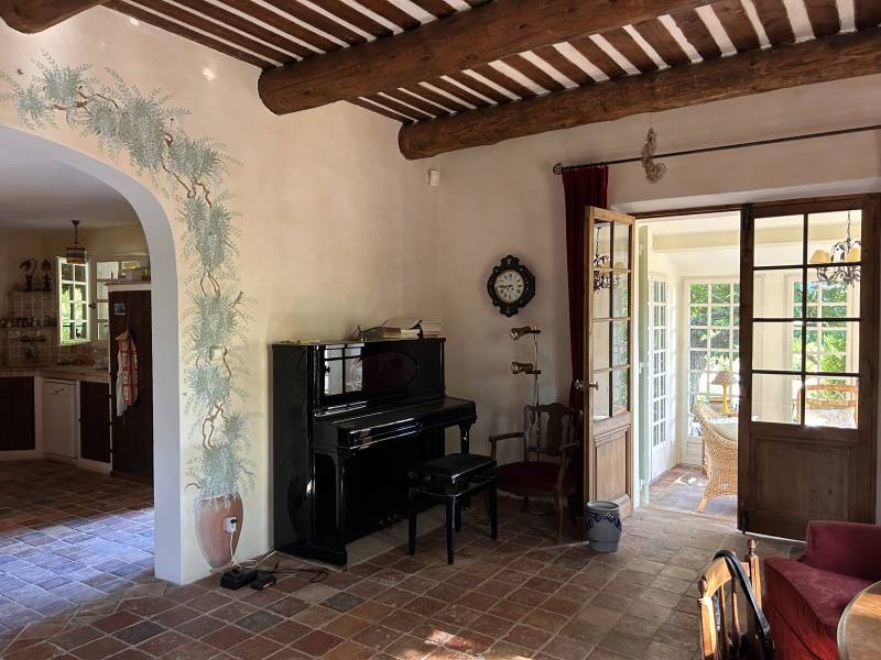 Exclusivité élégante propriété  au calme au milieu d'un parc VERNEGUES  