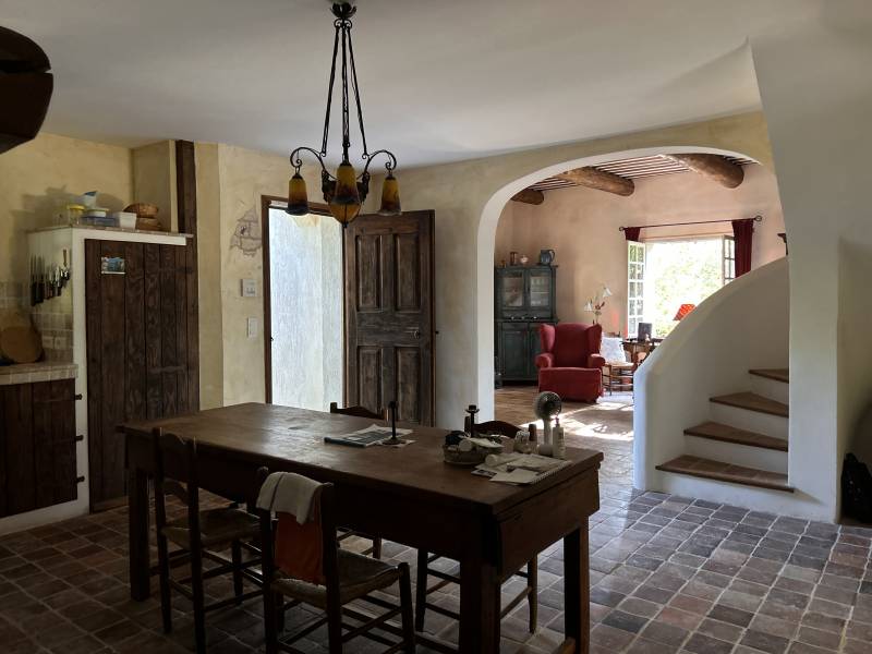 Exclusivité élégante propriété  au calme au milieu d'un parc VERNEGUES  