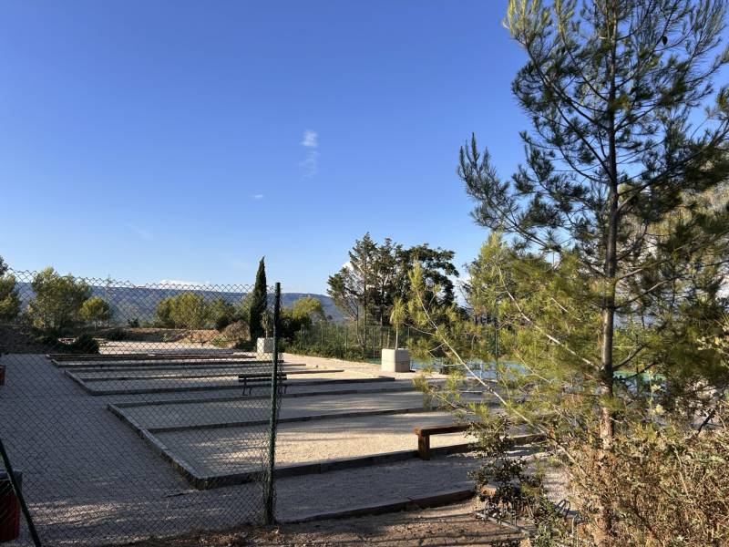 Appartement terrasse golf pont royal vue baux de provence yan spehner jason smith realty exp France luxury golf pont royal