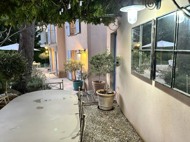 Maison piscine golf pont royal calme jason smith realty exp France yan spehner provence