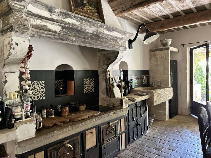 Exclusivité Maison 7 pièces, pisicine,centre village a pied MOLLEGES  