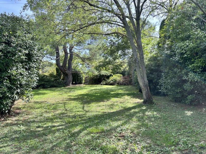 Exclusivité élégante propriété  au calme au milieu d'un parc VERNEGUES  