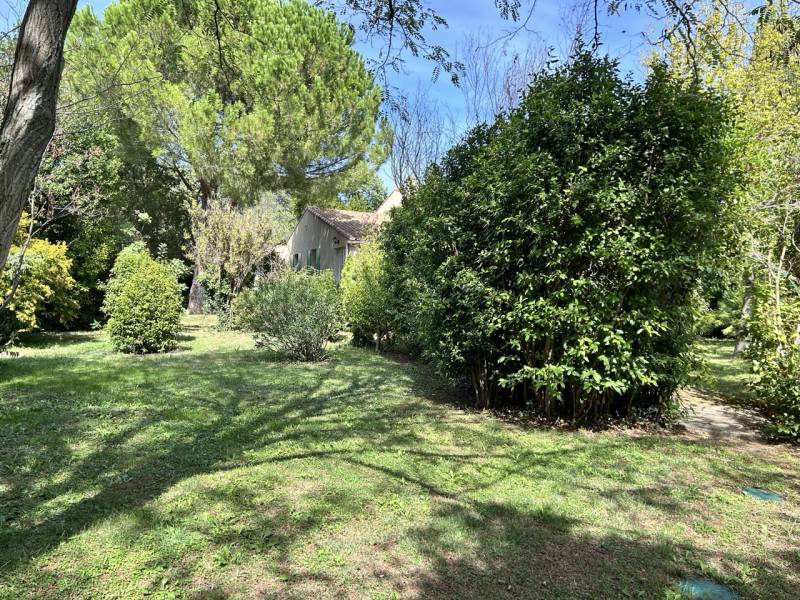 Exclusivité élégante propriété  au calme au milieu d'un parc VERNEGUES  