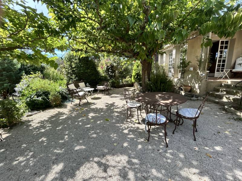 Exclusivité élégante propriété  au calme au milieu d'un parc VERNEGUES  