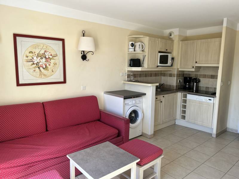 Exclusivité Maison T3 duplex, terrasse et piscine, parking privatif GOLF de PONT ROYAL  