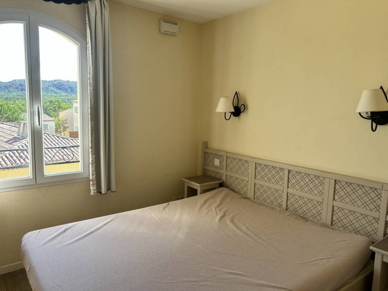 Exclusivité Maison T3 duplex, terrasse et piscine, parking privatif GOLF de PONT ROYAL  