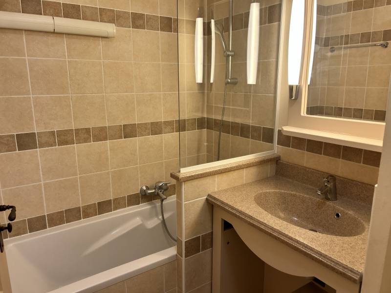 Exclusivité Maison T3 duplex, terrasse et piscine, parking privatif GOLF de PONT ROYAL  