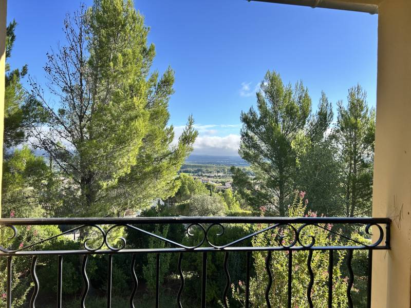 Exclusivité Appartement T2 terrasse et parking GOLF de Pont Royal  