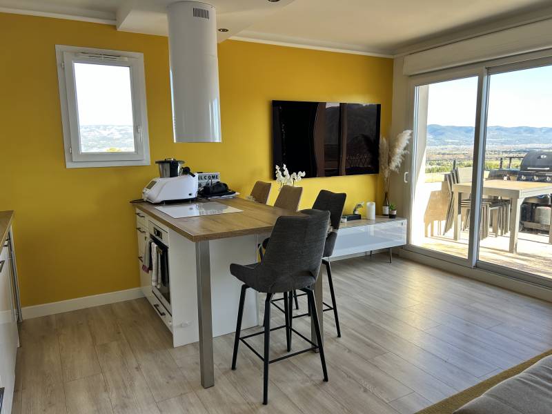 Appartement rénové, 2 chambres, terrasse et  piscine MALLEMORT  