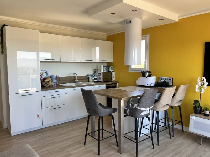 Appartement rénové, 2 chambres, terrasse et  piscine MALLEMORT  