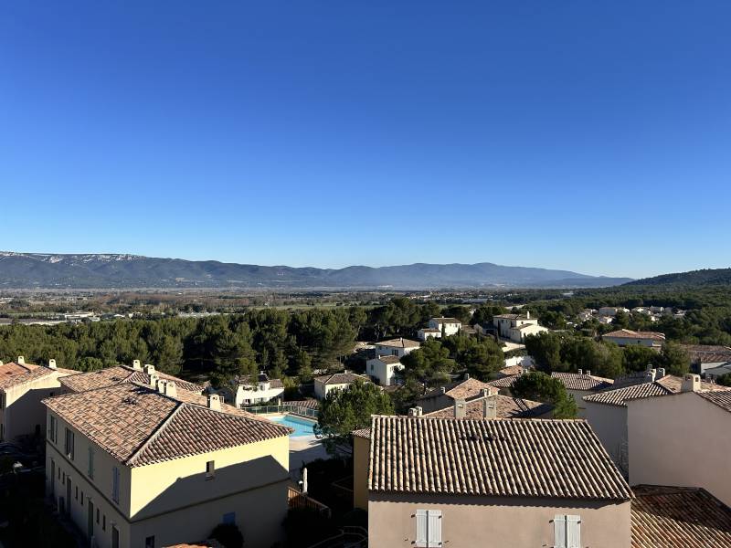 Appartement rénové, 2 chambres, terrasse et  piscine MALLEMORT  