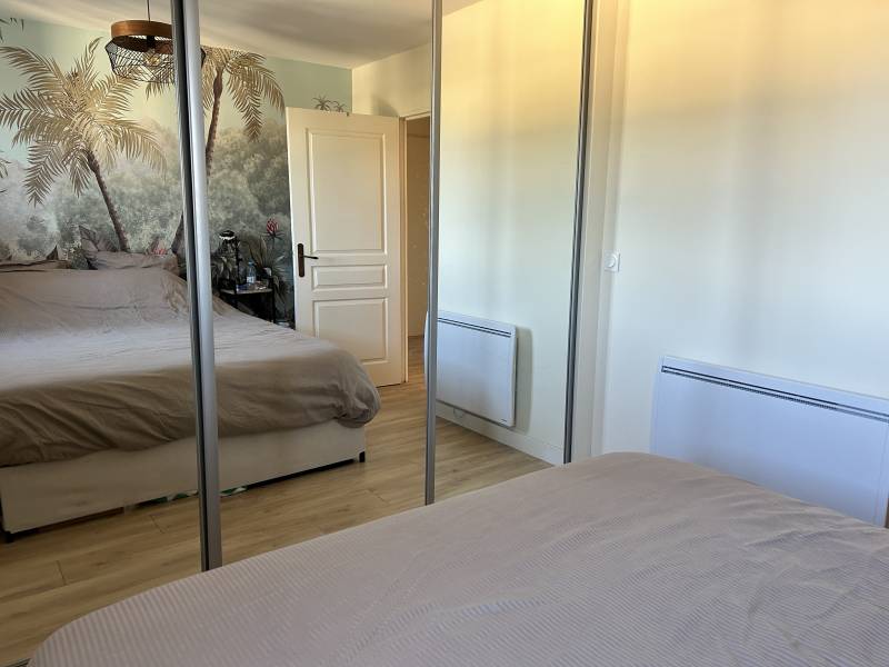 Appartement rénové, 2 chambres, terrasse et  piscine MALLEMORT  