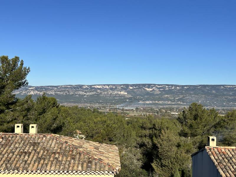 Appartement rénové, 2 chambres, terrasse et  piscine MALLEMORT  