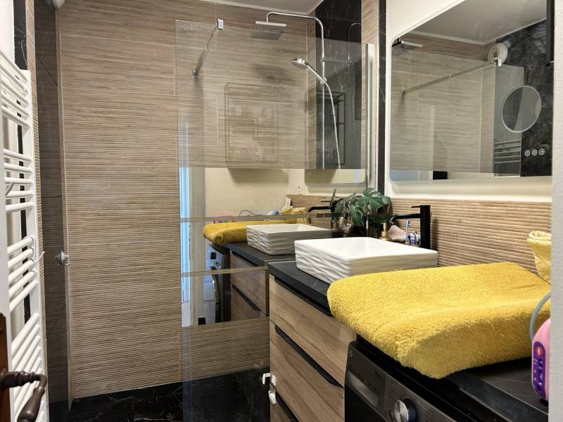 Appartement rénové, 2 chambres, terrasse et  piscine MALLEMORT  