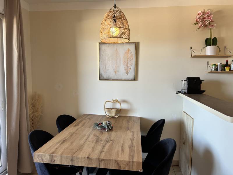 T2 climatisé, vue dominante, grande terrasse, piscine,  parking GOLF de PONT ROYAL  