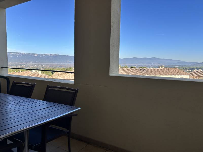 T2 climatisé, vue dominante, grande terrasse, piscine,  parking GOLF de PONT ROYAL  