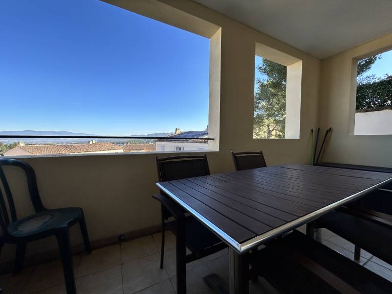 T2 climatisé, vue dominante, grande terrasse, piscine,  parking GOLF de PONT ROYAL  