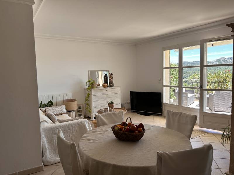 Vendu par Jason Smith en 60 jours - Appartement,  2 chambres, piscine,terrasse, cave et vue imprenable au coeur du Golf de Pont Royal  