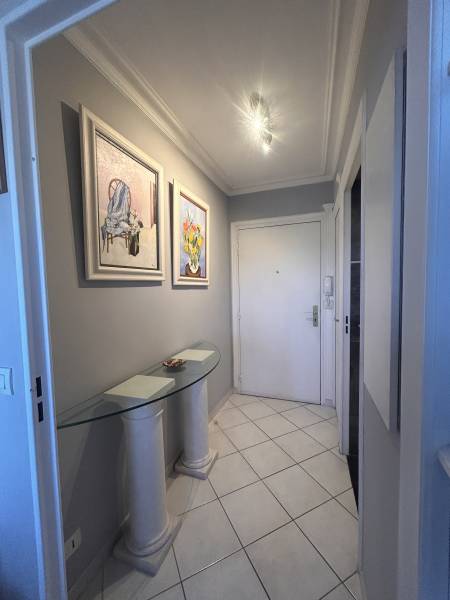 Appartement luxueux, climatisé, ascenseur,terrasse et  garage AUBAGNE - GOLF de la SALETTE  