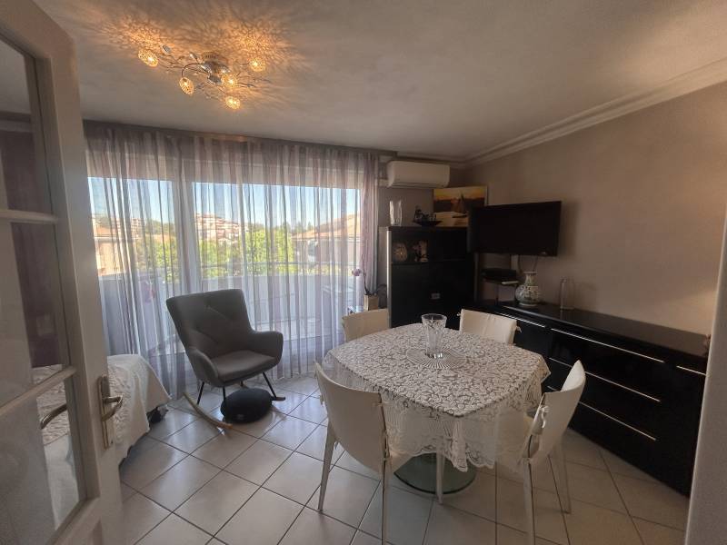 Appartement luxueux, climatisé, ascenseur,terrasse et  garage AUBAGNE - GOLF de la SALETTE  