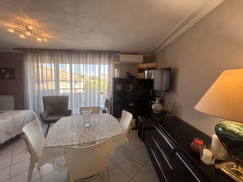 Appartement luxueux, climatisé, ascenseur,terrasse et  garage AUBAGNE - GOLF de la SALETTE  
