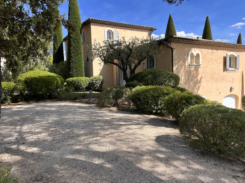 Yan spehner  agent immobilier jason smith realty exp France provence golf de pont royal calme vue féérique piscine Mallemort location vacances