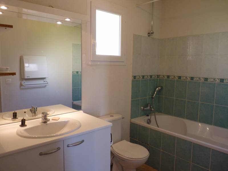 Rénovée en 2023, maison T4, calme, parking,piscine ,soleil couchant