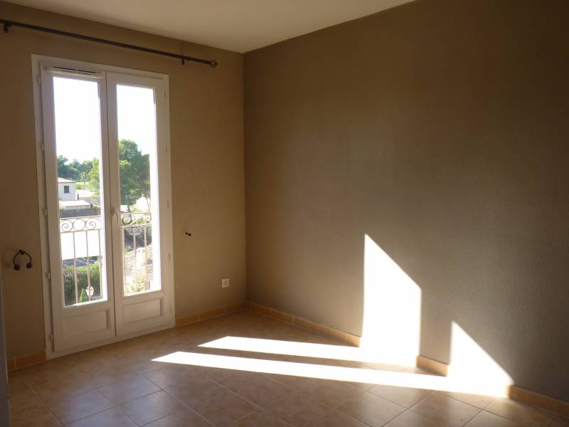 Rénovée en 2023, maison T4, calme, parking,piscine ,soleil couchant