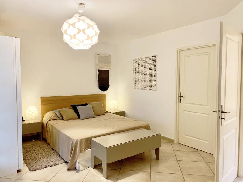 Maison vue panoramique sur les collines Domaine et Golf de Pont Royal  