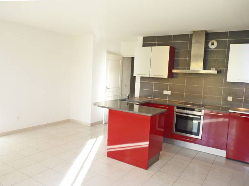 cuisine Appartement 3 pièces à vendre, terrasse et garage sur le domaine du golf de pont royal