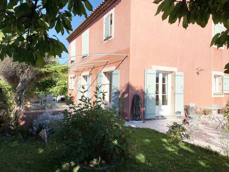 maison jardin piscine en location à vernegues