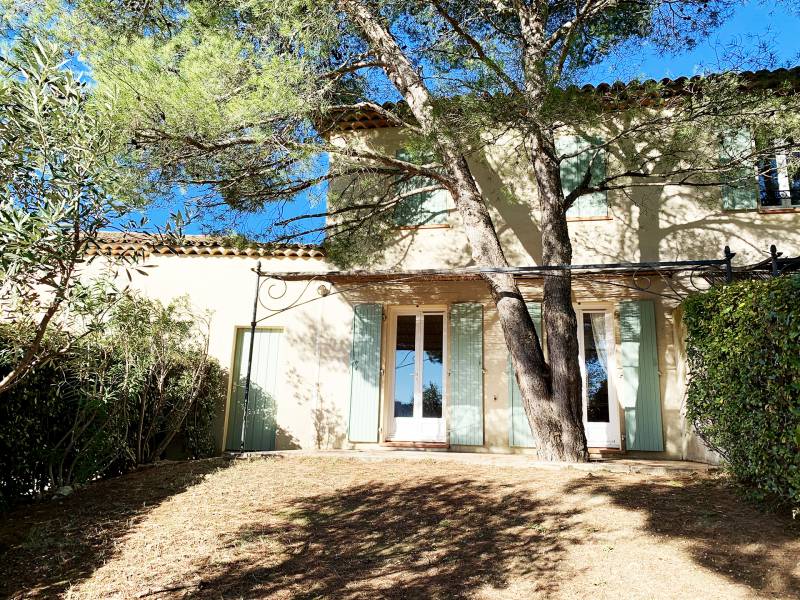 facadde Maison, 3 chambres, garage et pisicne dans le golf de pont royal 