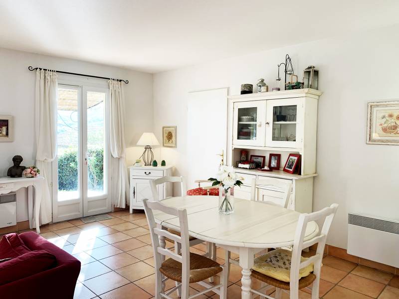 Maison de Ville, 3 chambres, garage et piscine dans le Golf de Pont Royal