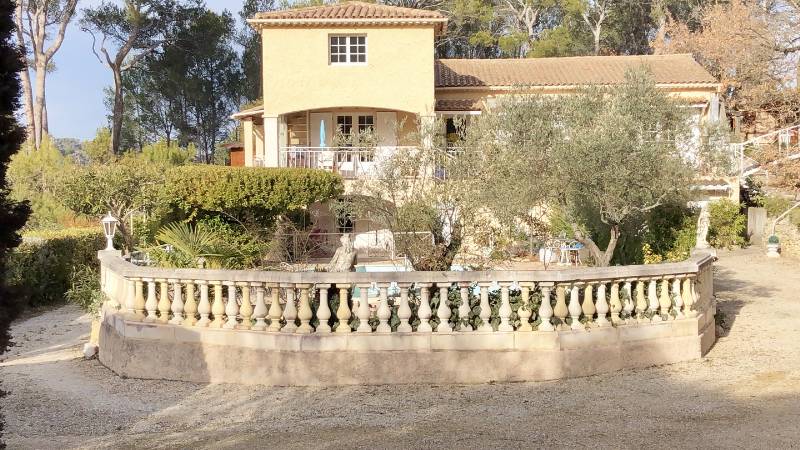 Proriété à vendre, 4 chambres en campagne à Rognes proche Aix en Provence